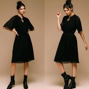 💫 Boutique Dotted Swiss Midi Dress -  NEW 💫